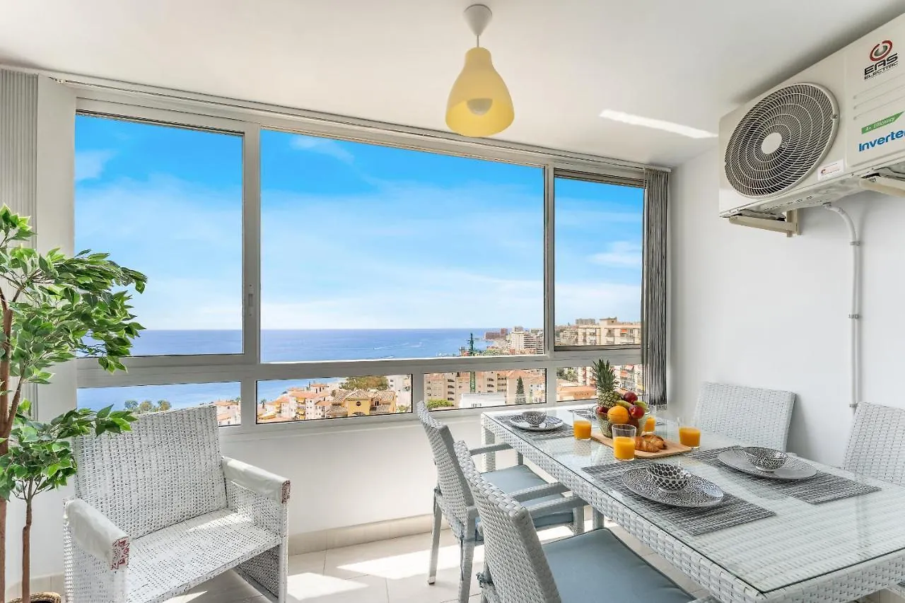 Coastal Charm Renovated 2Bed Apt, Pool, Sea Views 베날마데나코스타 아파트