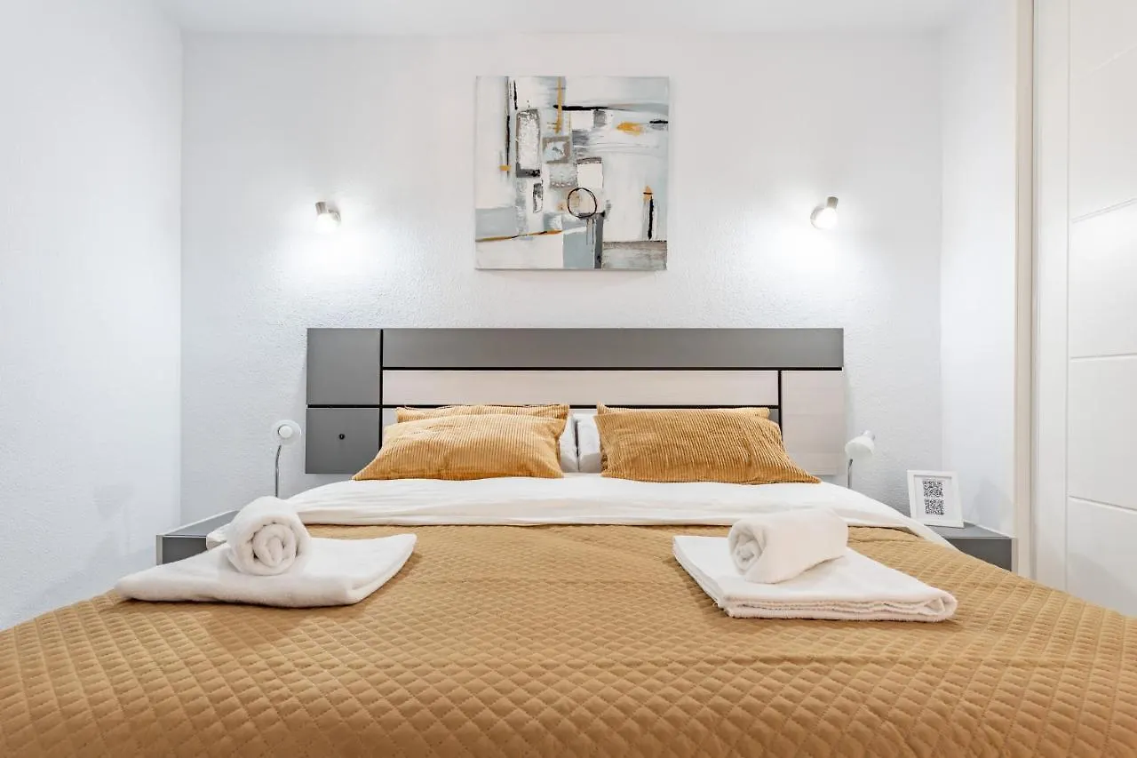Lejlighed Coastal Charm Renovated 2Bed Apt, Pool, Sea Views Benalmádena Spanien