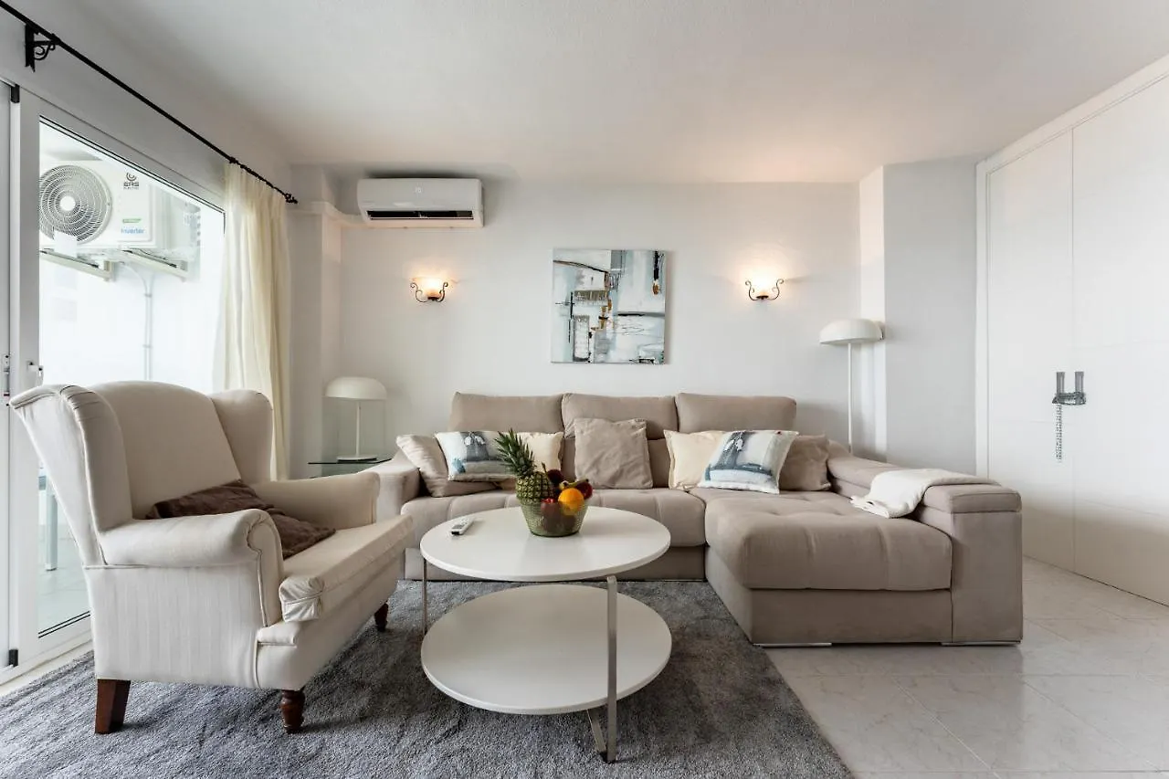 Coastal Charm Renovated 2Bed Apt, Pool, Sea Views Benalmádena Spanien