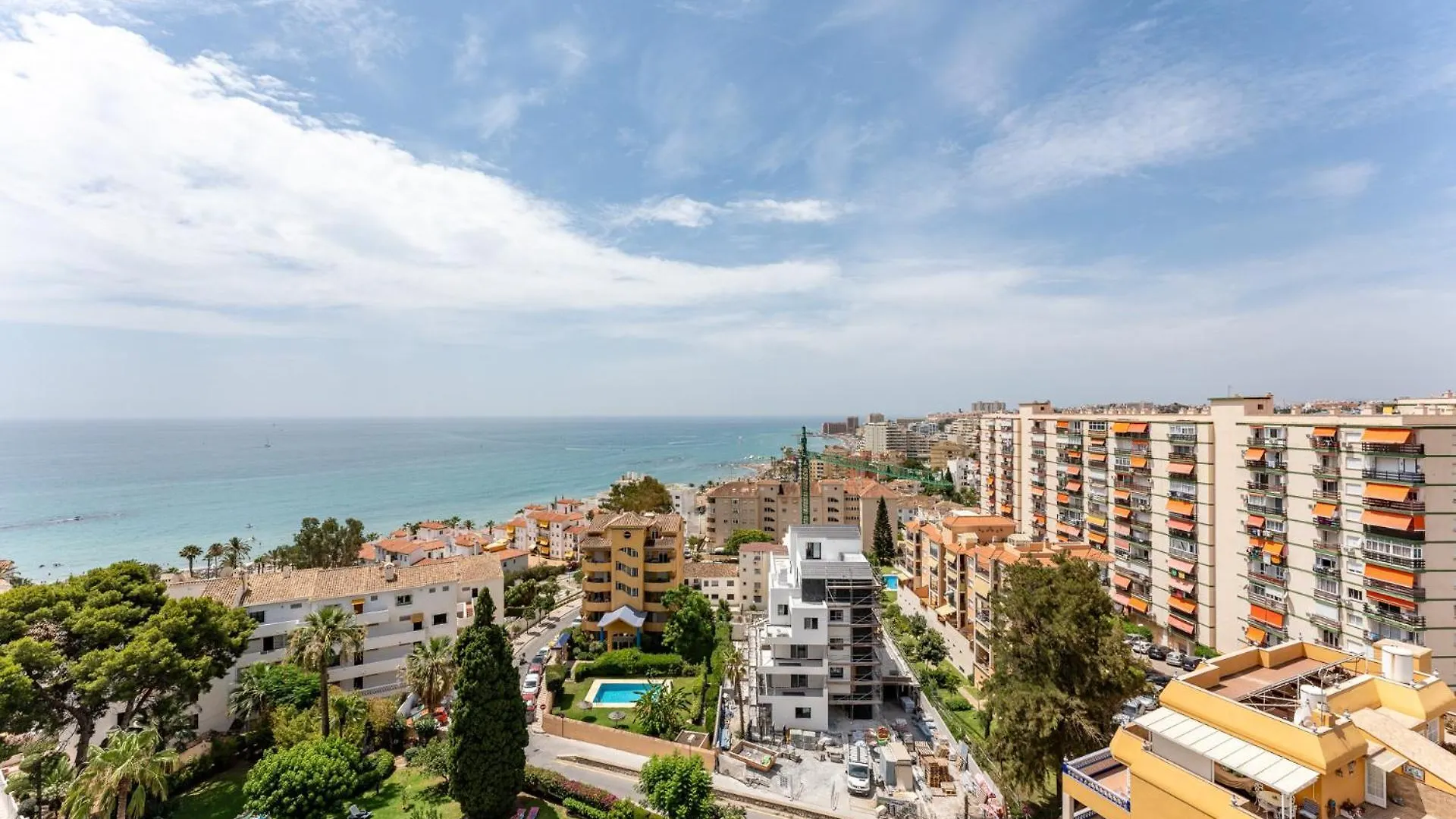 Coastal Charm Renovated 2Bed Apt, Pool, Sea Views 베날마데나코스타 스페인
